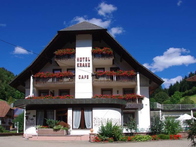 Zum Kranz Garni Hotell Bad Rippoldsau Exteriör bild