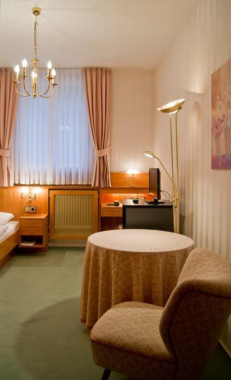 Zum Kranz Garni Hotell Bad Rippoldsau Rum bild