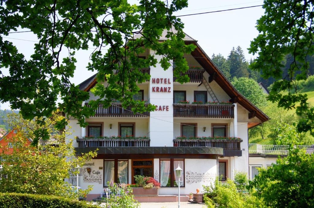 Zum Kranz Garni Hotell Bad Rippoldsau Exteriör bild