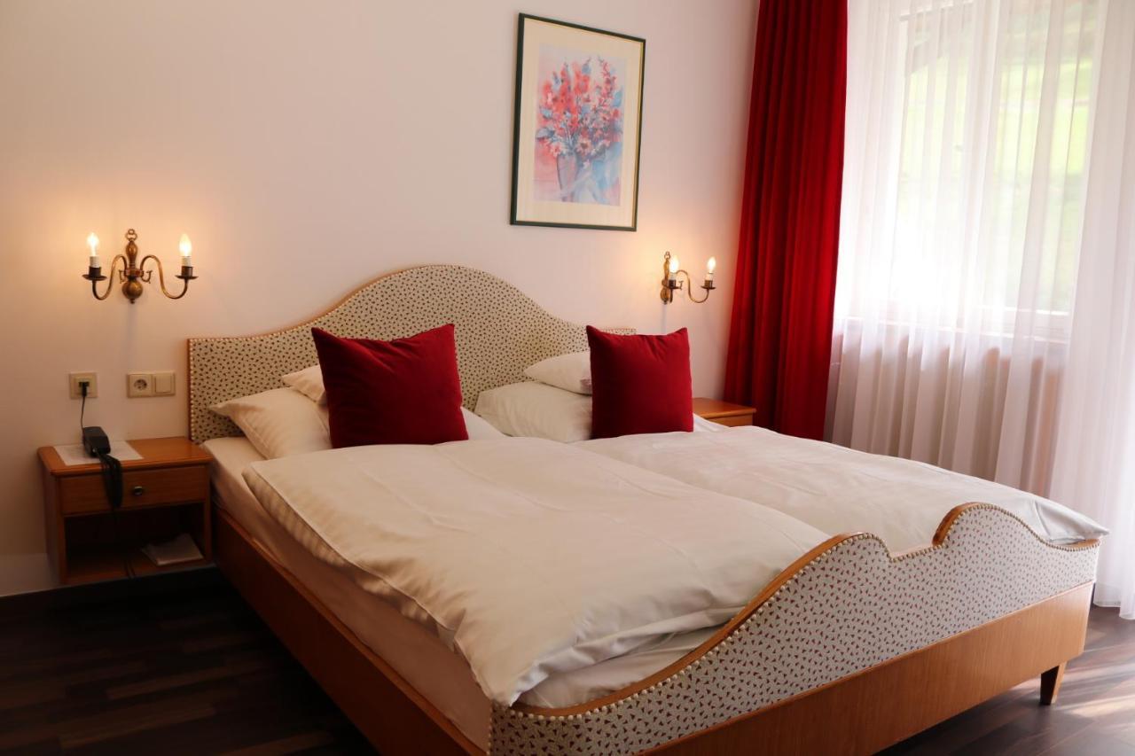 Zum Kranz Garni Hotell Bad Rippoldsau Exteriör bild